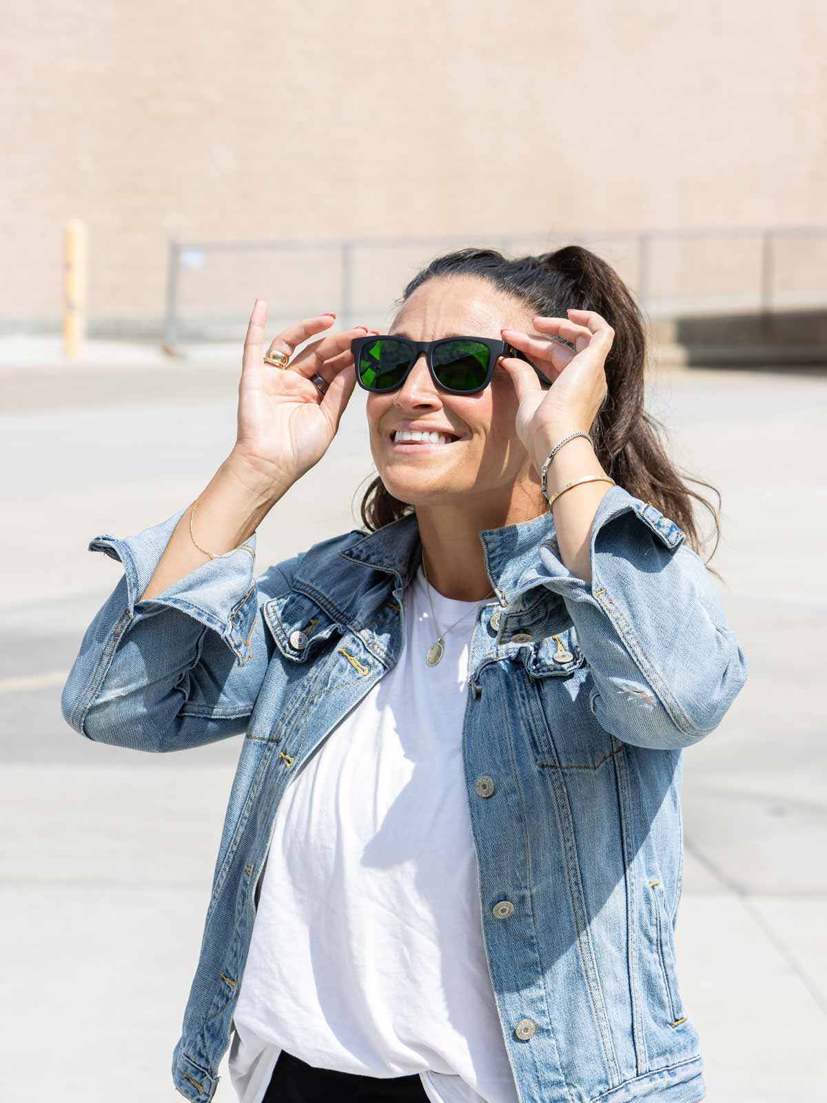 A woman wearing nbgl glasses