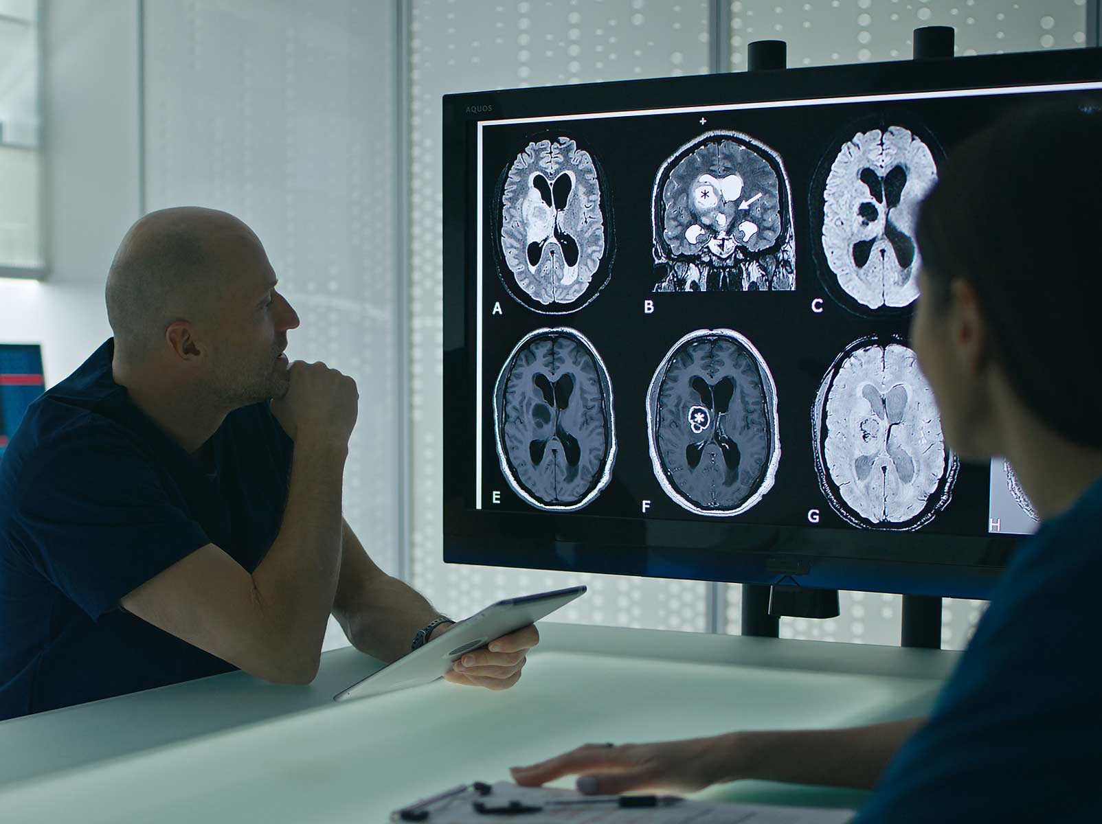 A doctor evaluates the brain of a chronic headache sufferer.